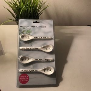 Set of four Porcelain teaspoons